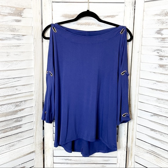 CABLE & GAUGE | Cold Shoulder Cutout Quarter Sleeve Top - Picture 4 of 8
